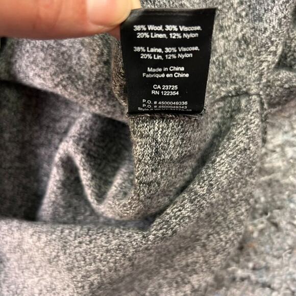 Aritzia Babaton Sweater Womens Small Side Slit V-Neck Long Sleeve Knit - Picture 6 of 8